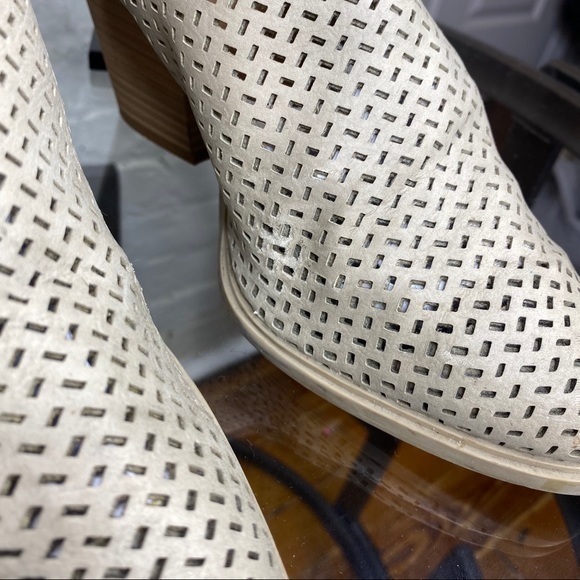 DV Kenli Perforated Block Heel Mules 9.5 - Picture 9 of 10